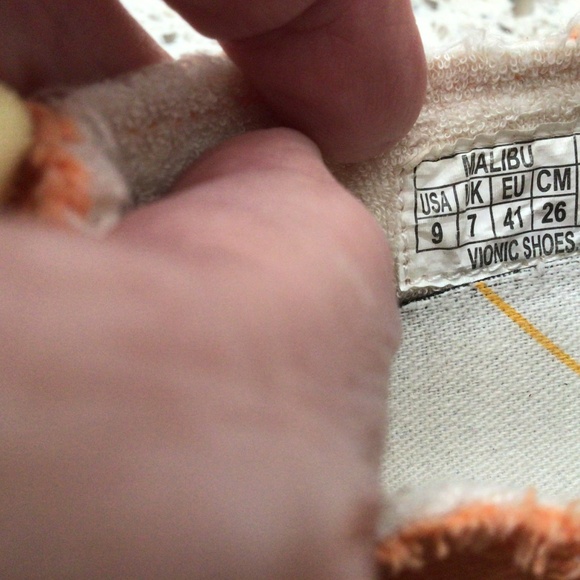 Vionic slip on Beach shoes - Picture 5 of 6